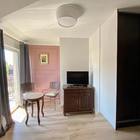 ベッド・アンド・ブレックファスト Atena