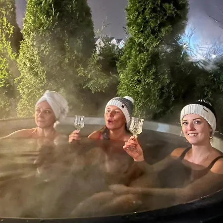 Atena ベッド・アンド・ブレックファスト